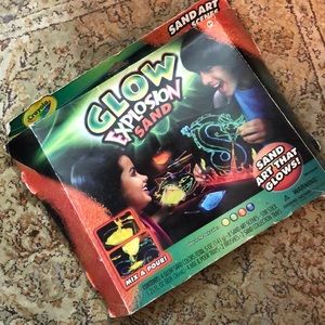 VTG 2010 RARE Crayola Glow Explosion Sand
ART SCENES Family Glow-in-Dark NEW